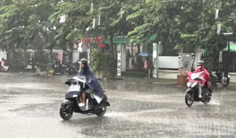 Không khí lạnh tràn về Bắc Bộ, Hà Nội chuyển mát từ đêm 7/5