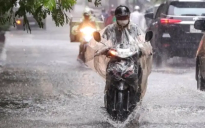 Không khí lạnh tràn về Bắc Bộ, mưa dông kèm lốc sét trên diện rộng