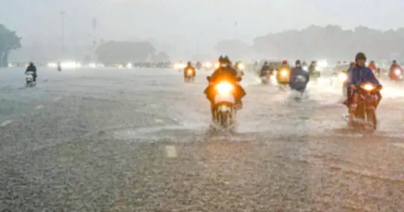 Không khí lạnh tràn về gây mưa lớn, dông lốc, mưa đá ở Bắc Bộ từ đêm 7/5