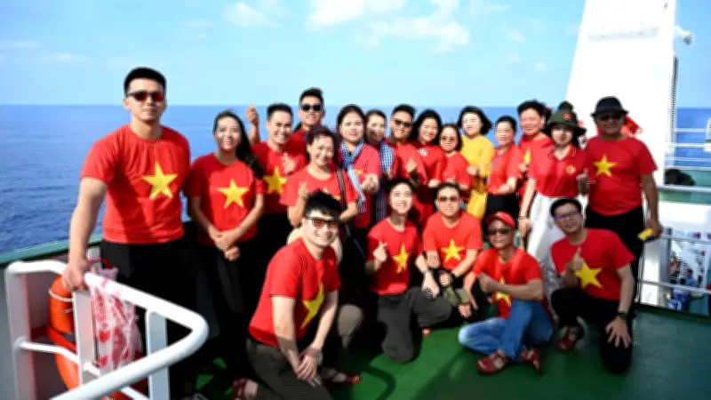 Kiều bào xúc động trở về Trường Sa: Hành trình của tình yêu và tự hào
