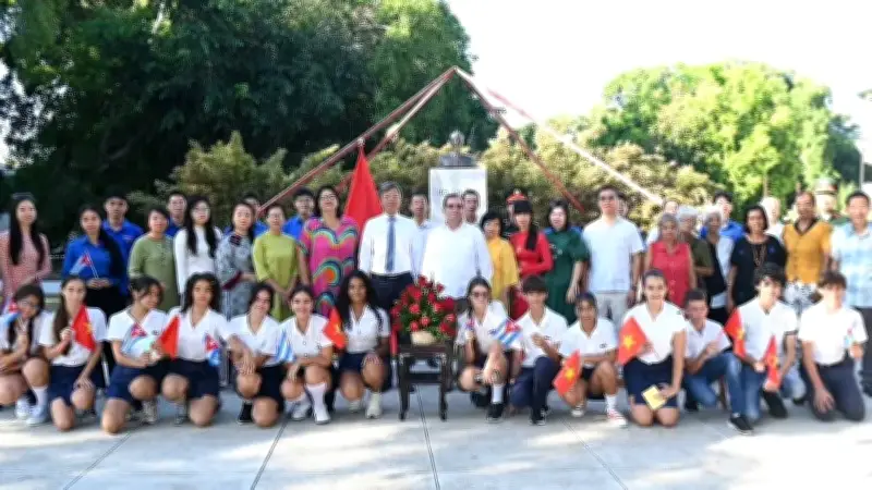 Lễ dâng hoa tưởng niệm Chủ tịch Hồ Chí Minh tại Cuba