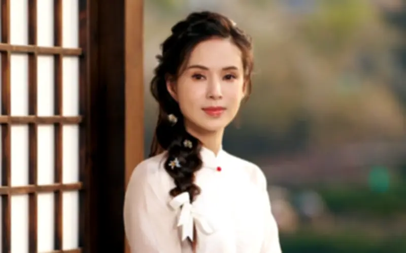 Lý Nhược Đồng gây sốc với vóc dáng săn chắc và làn da trẻ trung ở tuổi 59