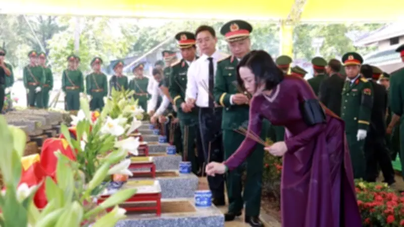 Lễ truy điệu và an táng 8 liệt sĩ hy sinh tại Lào tại Huế