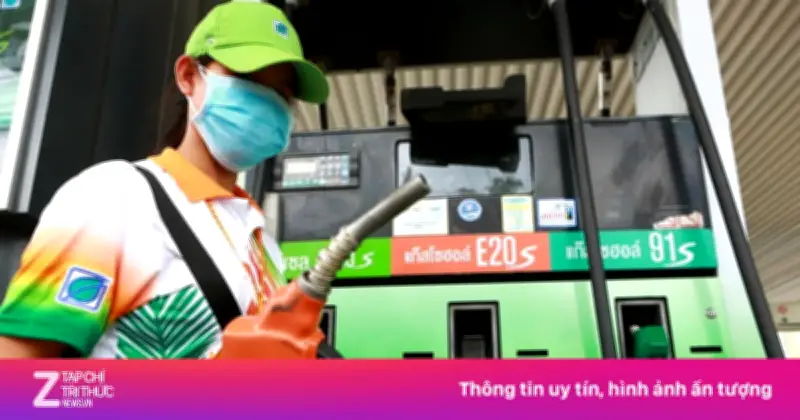 Lắc bình xăng E10 trước khi chạy: Không có tác dụng, chuyên gia khuyến cáo