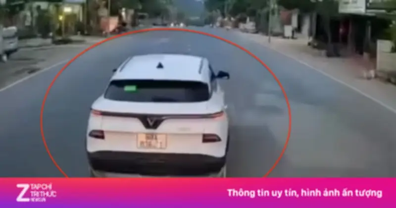 Lái ôtô lạng lách, tài xế bị phạt 45 triệu đồng và tước bằng lái 11 tháng