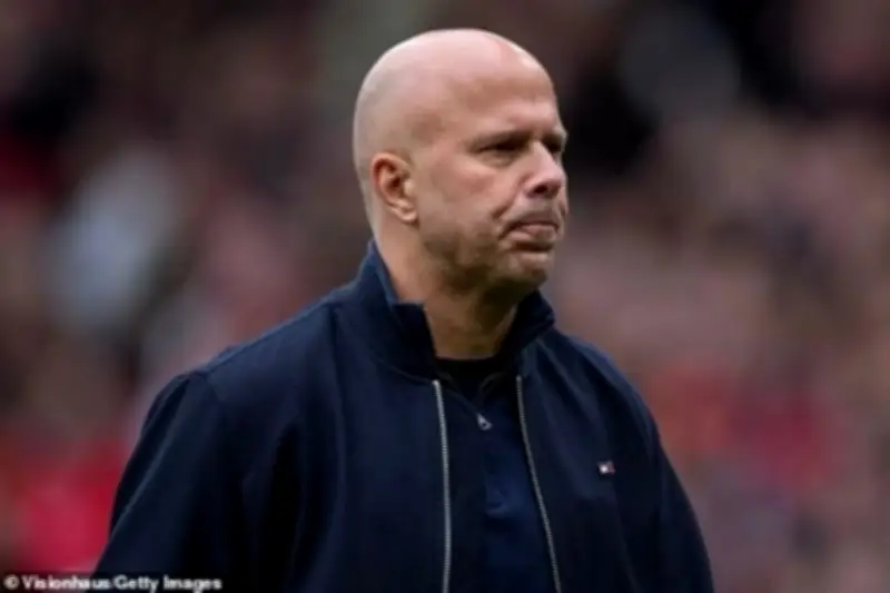 Liverpool sa thải HLV Arne Slot sau một năm vô địch Premier League