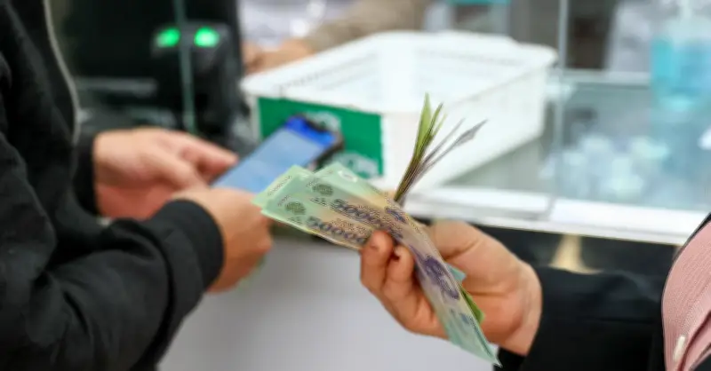 Lương cơ sở tăng lên 2,53 triệu đồng: BHYT thay đổi ra sao?