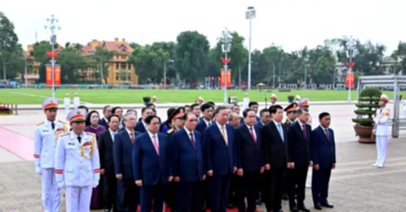 Lãnh đạo Đảng, Nhà nước vào Lăng viếng Chủ tịch Hồ Chí Minh nhân ngày 19-5