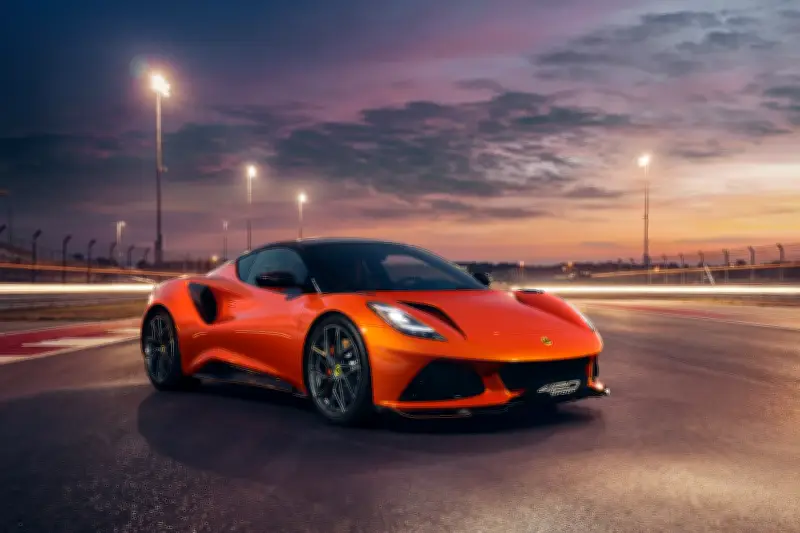 Lotus Emira 420 Sport ra mắt: nhẹ nhất, mạnh nhất với 414 mã lực