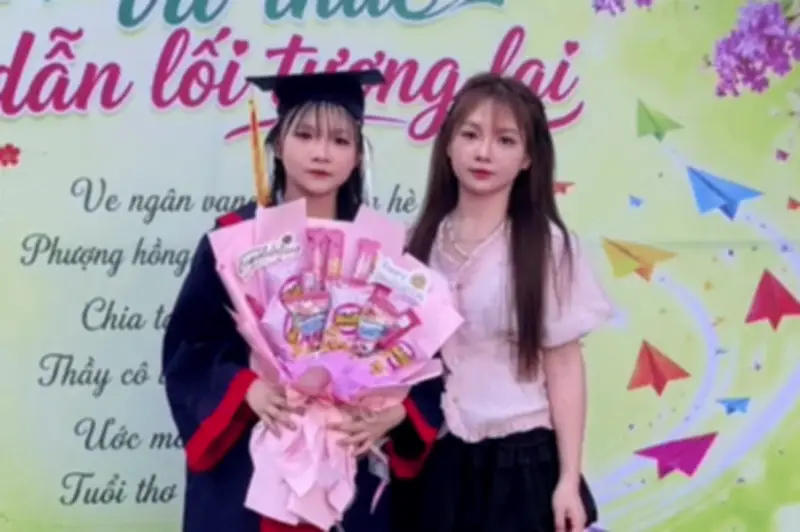 Mẹ 31 tuổi ở Thái Nguyên gây sốt vì ngoại hình trẻ như chị em sinh đôi với con gái