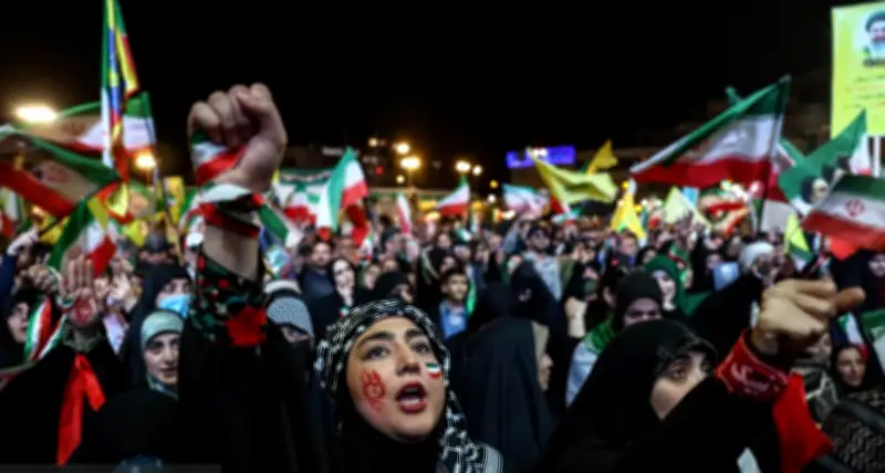 Mỹ chờ phản hồi của Tehran: Người Iran tuần hành rầm rộ ủng hộ chính phủ