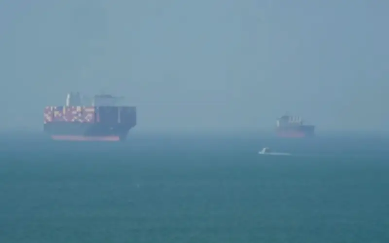 Mỹ cảnh báo trừng phạt hãng tàu trả phí cho Iran qua eo biển Hormuz