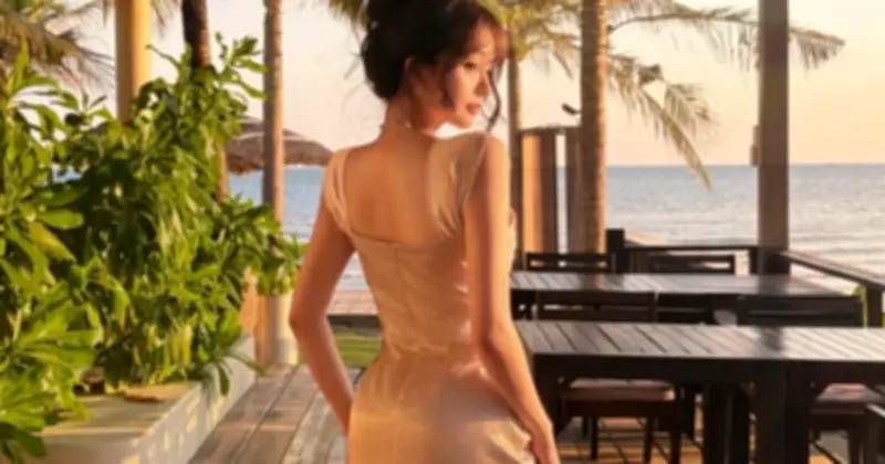 Đầm hở lưng: Bí quyết khoe lưng trần quyến rũ cho nàng