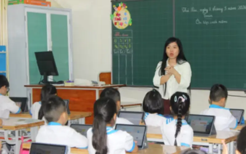 Mô hình lớp học thông minh tại Hà Tĩnh gây tranh cãi về chi phí