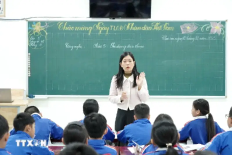 Mở rộng đối tượng được học nghiệp vụ sư phạm để trở thành giáo viên