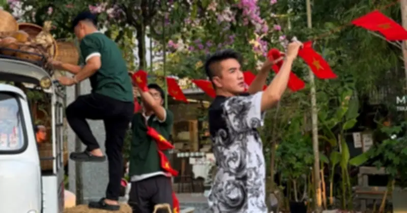 Đàm Vĩnh Hưng hé lộ quán cà phê mới giữa lòng TP.HCM