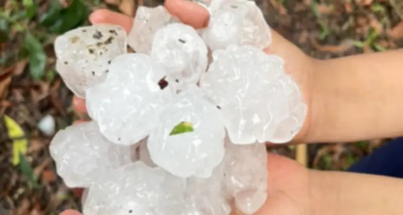 Mưa đá diện rộng hiếm gặp tại miền Bắc, chuyên gia cảnh báo xu thế thời tiết