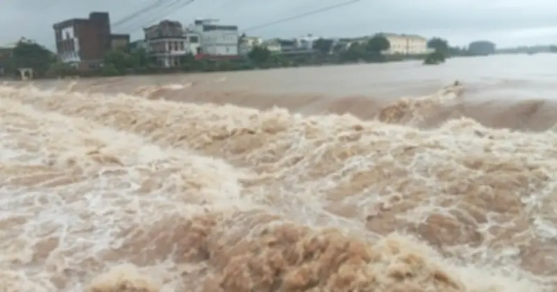 Mưa lớn kéo dài gây ngập lụt, sạt lở đất tại Quảng Ninh