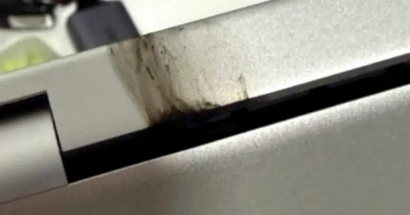 MacBook Pro M5 mới mua 2 ngày đã hỏng, phát tia lửa từ bản lề