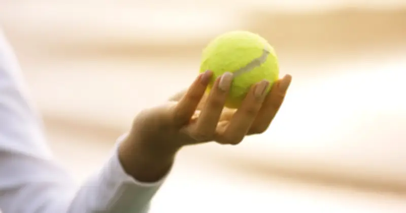 Mang bóng tennis lên máy bay: Giải pháp đơn giản giảm mỏi cơ và cải thiện tuần hoàn máu