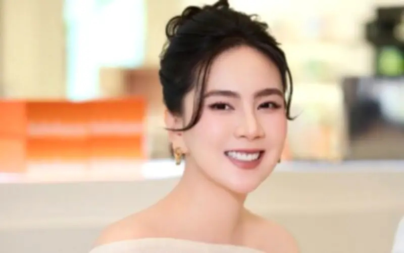 MC Mai Ngọc tận hưởng cuộc sống 'phú bà' trong biệt thự cổ điển châu Âu