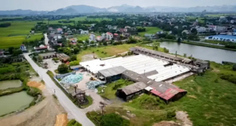 Mùi khét từ nhà máy gạch ép nhựa khiến dân thôn Lữ Đô khốn khổ