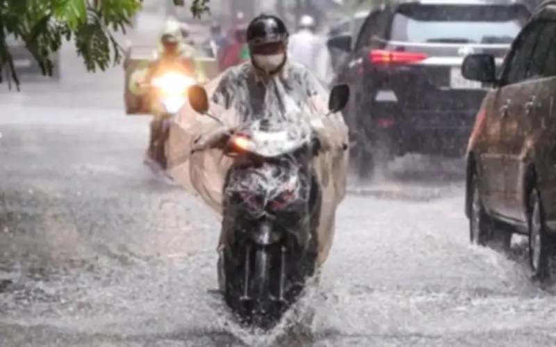 Miền Bắc sắp đón mưa dông cực lớn, miền Trung nắng nóng gay gắt