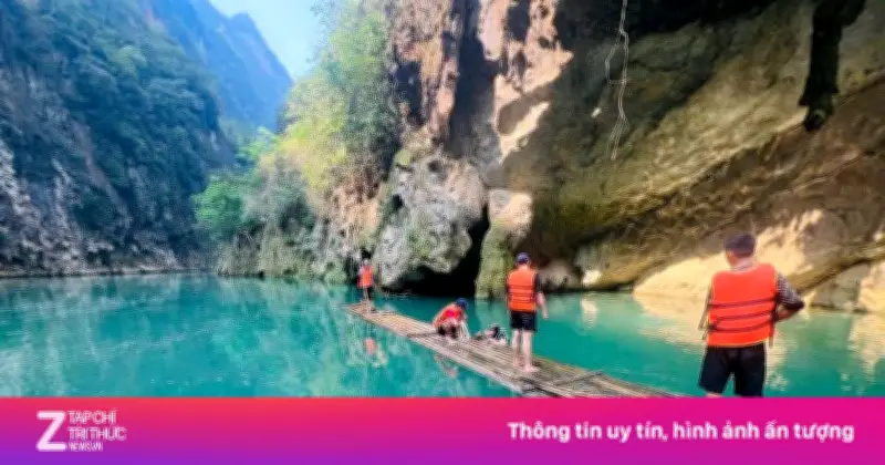 Một học sinh tử vong, một học sinh mất tích trên sông Nho Quế