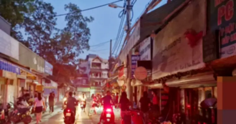 Mất điện giữa đêm nóng, đình điểm vợ chồng ở Hà Nội đưa con đi ngủ nhờ