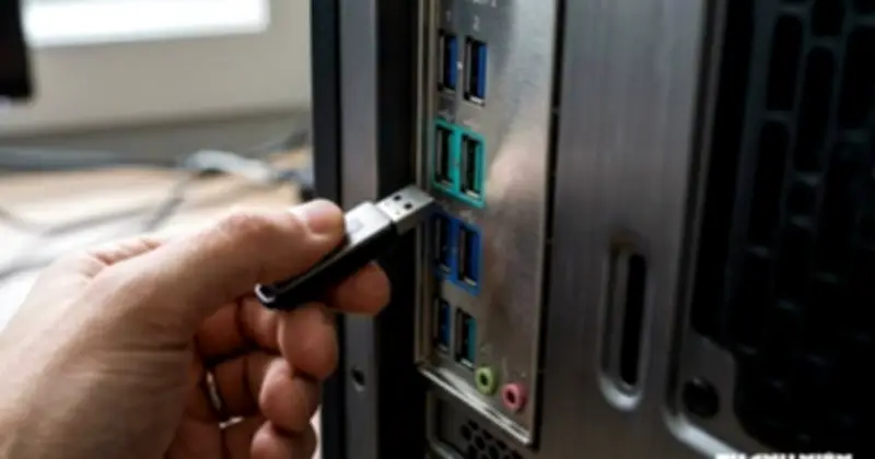 Màu sắc cổng USB tiết lộ tốc độ: Đừng cắm nhầm, kẻo phí hiệu năng