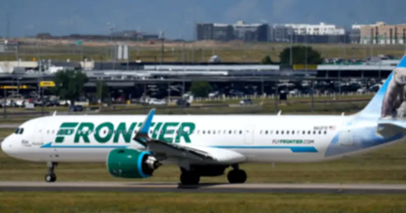 Máy bay Frontier Airlines đâm trúng người đi bộ trên đường băng tại Denver