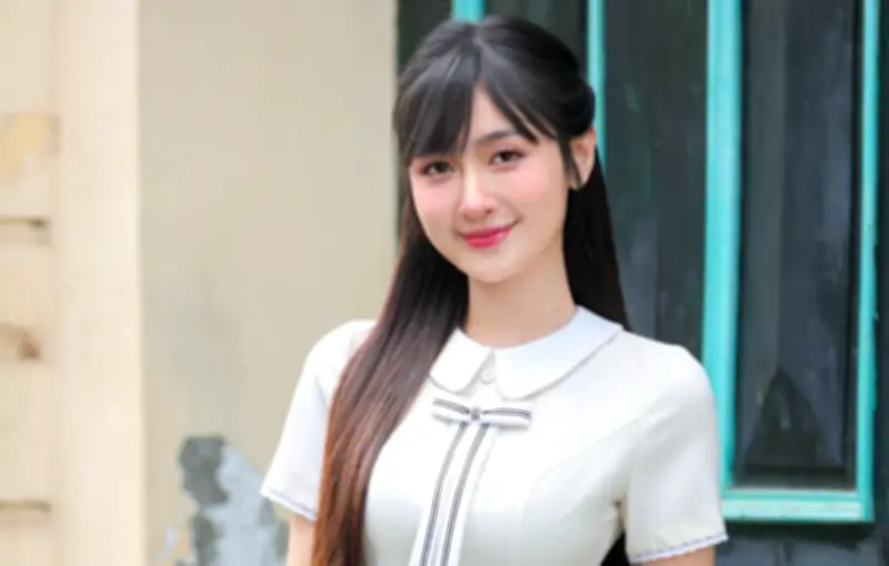 Nữ diễn viên nổi tiếng 'Gió vàng về nhà' vẫn bưng bê phụ mẹ bán bún