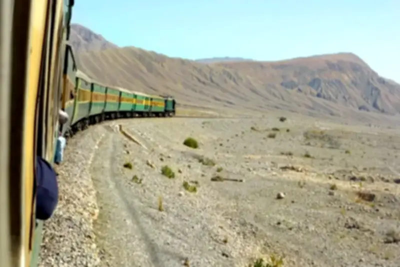 Nổ lớn nhằm vào tàu chở lực lượng an ninh Pakistan, hơn 100 người thương vong