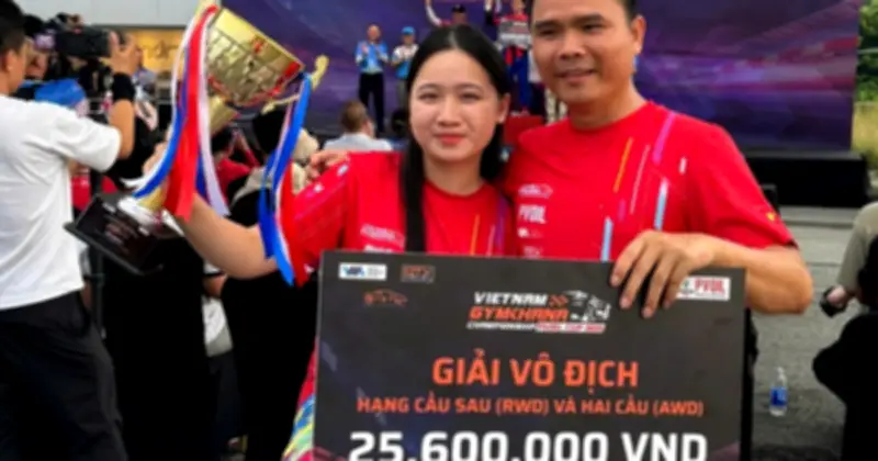 Nữ sinh viên chinh phục đua xe Gymkhana ấn tượng