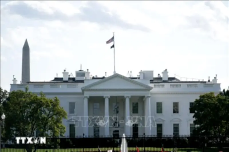 Nổ súng gần Nhà Trắng, nghi phạm bị hạ gục khi đang có mặt Tổng thống Trump