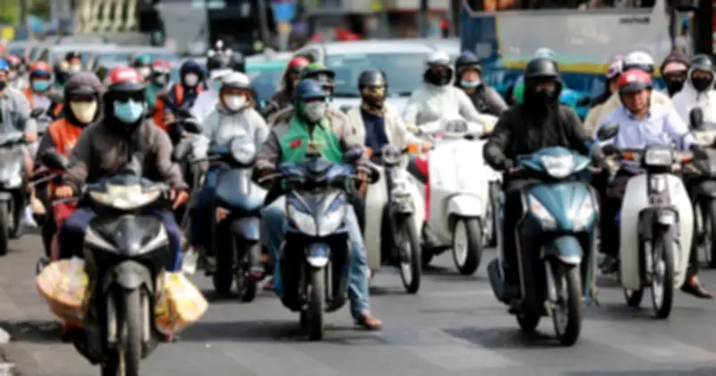 Nam Bộ nắng nóng gay gắt 40 độ C, miền Bắc mưa lũ kéo dài