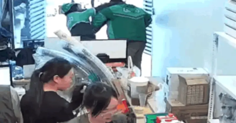 Nam shipper bị đồng nghiệp hành hung dọa giết tại quán trà sữa