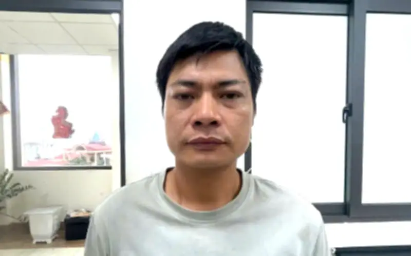 Nam thanh niên Hải Phòng điều khiển xe máy đâm CSGT trong đêm rồi bỏ trốn