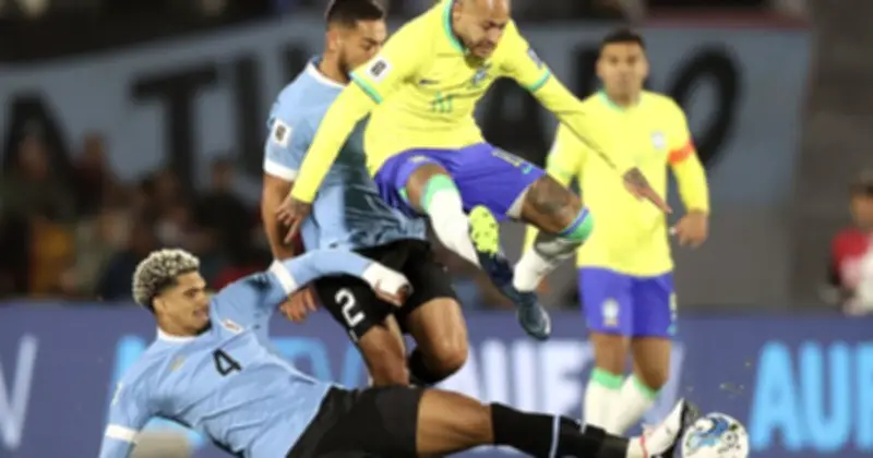 Neymar đến trại Brazil bằng trực thăng, tập riêng vì chấn thương