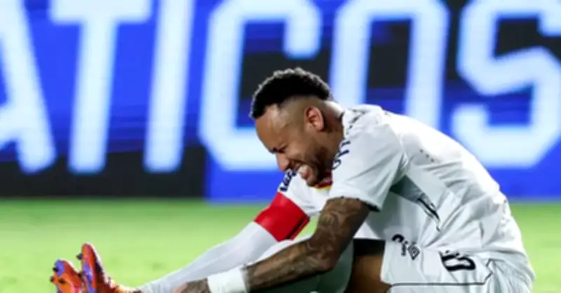 Neymar tái phát chấn thương khiến tuyển Brazil hoang mang