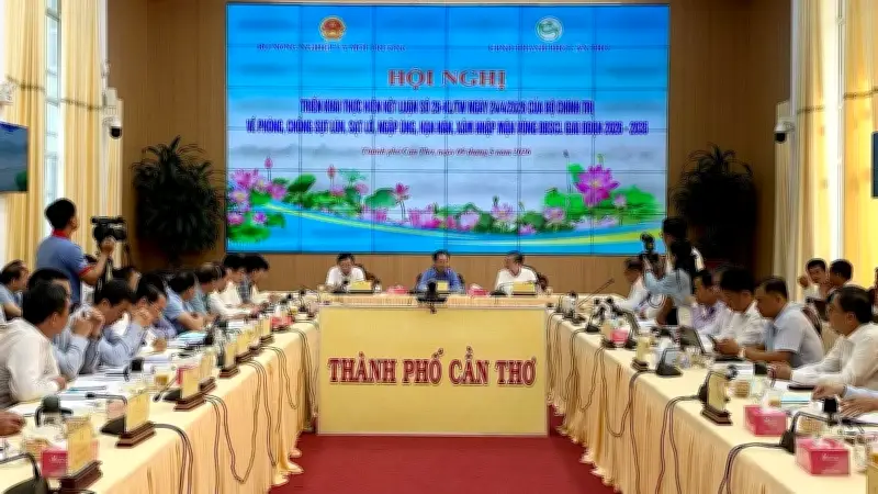 Đồng bằng sông Cửu Long đối mặt sụt lún, sạt lở và ngập úng nghiêm trọng
