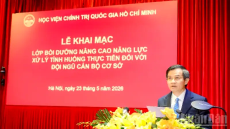 Đồng chí Đoàn Minh Huấn dự khai giảng lớp bồi dưỡng cán bộ cấp cơ sở năm 2026