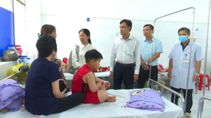Đồng Tháp: 62 người nghi ngộ độc thực phẩm sau bữa ăn bán trú tại trường tiểu học