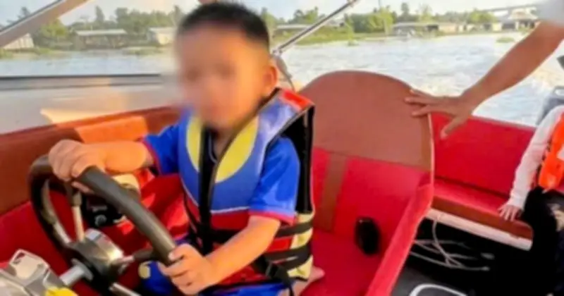 Đồng Tháp: Phạt chủ tài khoản đăng clip bé 3 tuổi lái ca nô trên sông
