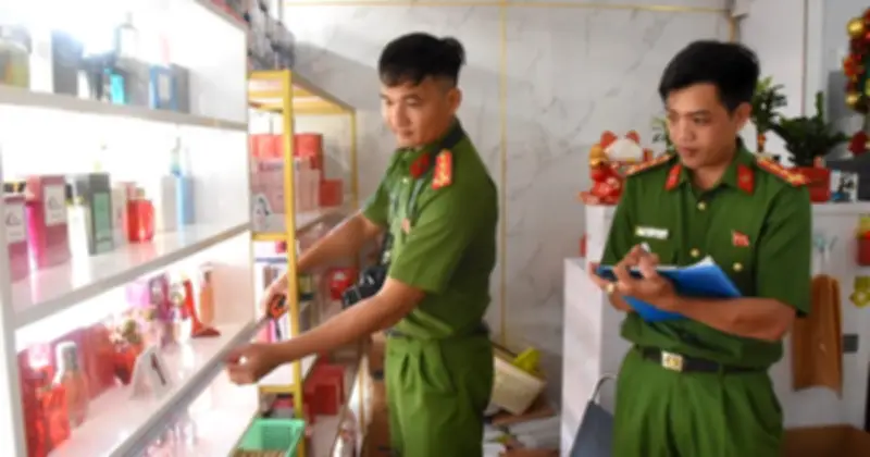 Đồng Tháp: Phát hiện kho mỹ phẩm không rõ nguồn gốc, có kem trộn và thuốc giảm cân