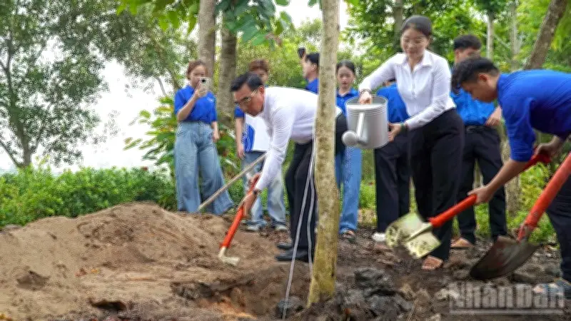 Đồng Tháp đẩy mạnh phong trào trồng cây xanh, hướng tới phát triển bền vững