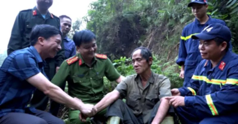 Ông Triệu Chấn Ta: 72 giờ lạc giữa rừng, chú chó đi cùng không rời nửa bước