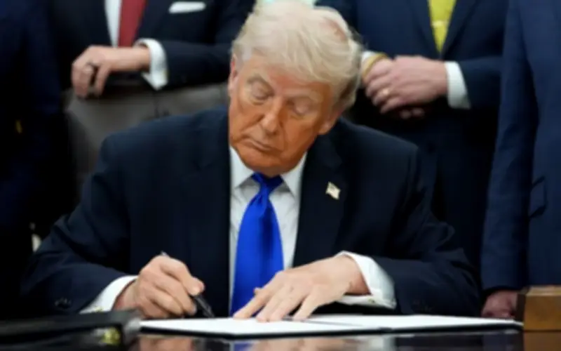 Ông Trump doạ tăng thuế ô tô EU lên 25% vì không tuân thủ thỏa thuận