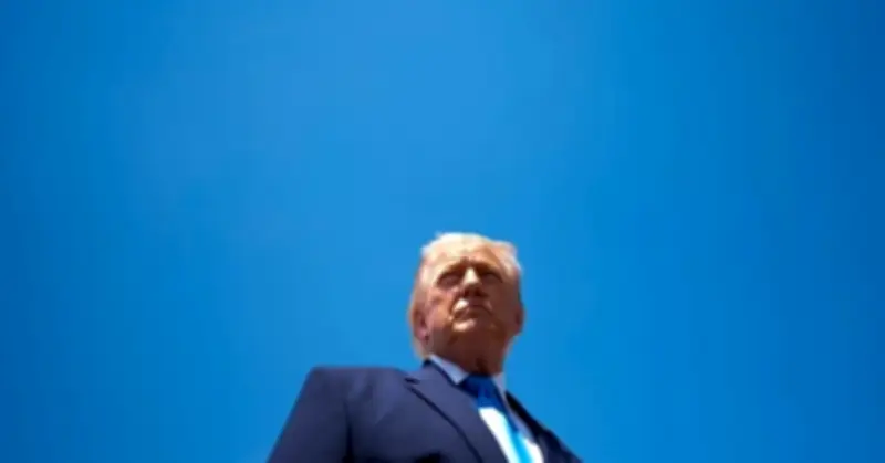Ông Trump phản ứng với tuyên bố của lãnh tụ Iran, cảnh báo hậu quả ở Hormuz
