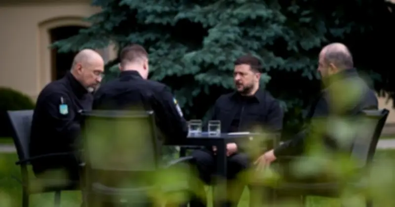 Ông Zelensky nêu 3 ưu tiên chiến lược, Nga-Ukraine không kích qua lại